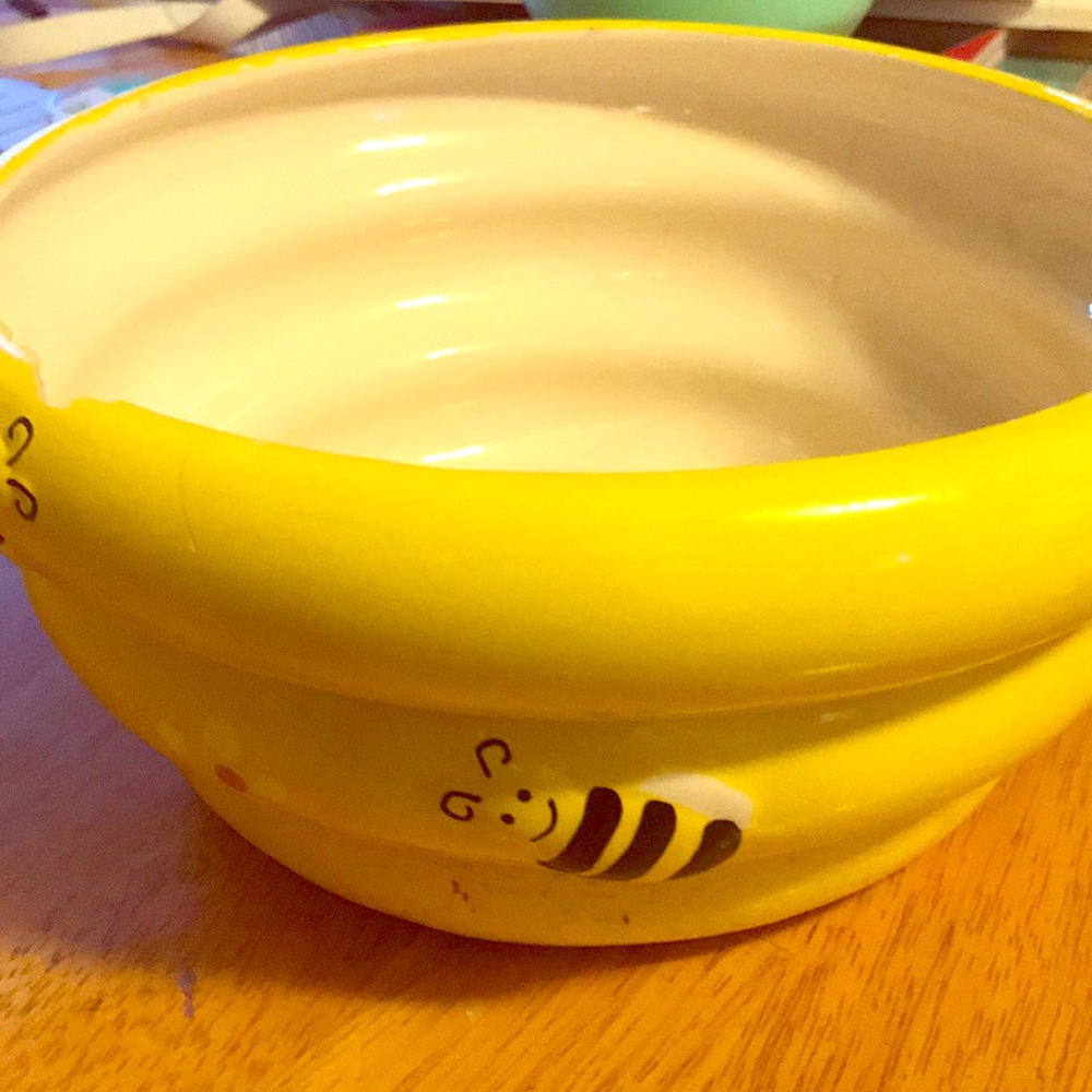 Bumble bee bowls